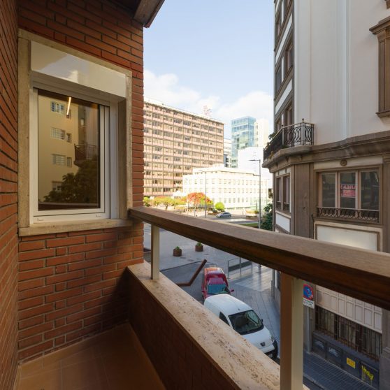 Piso León y Castillo balcón
