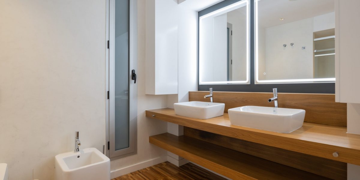 Piso Plazoleta de Perón baño