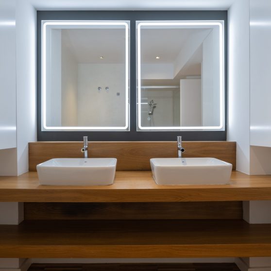 Piso Plazoleta de Perón baño