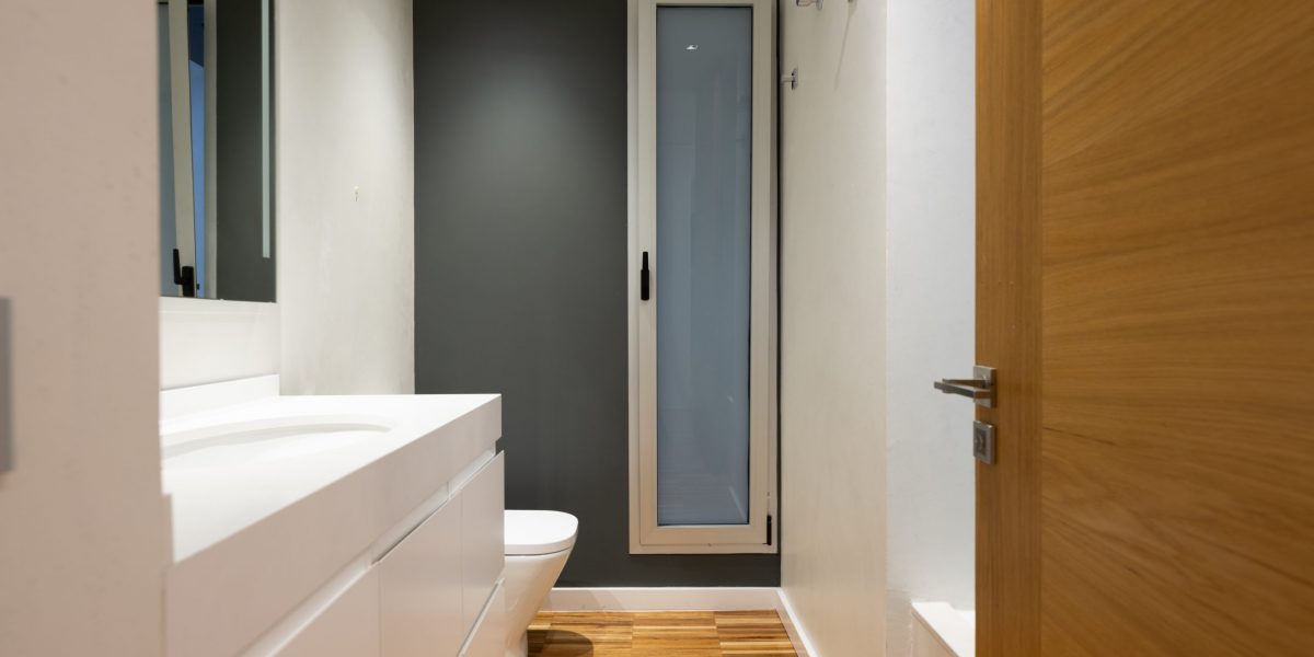 Piso Plazoleta de Perón baño