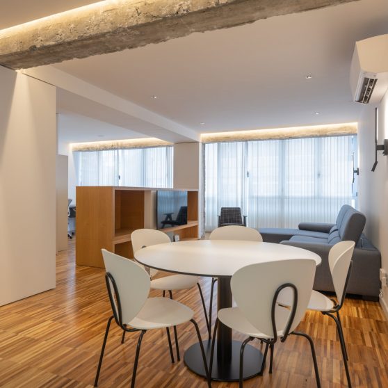 Piso Plazoleta de Perón comedor